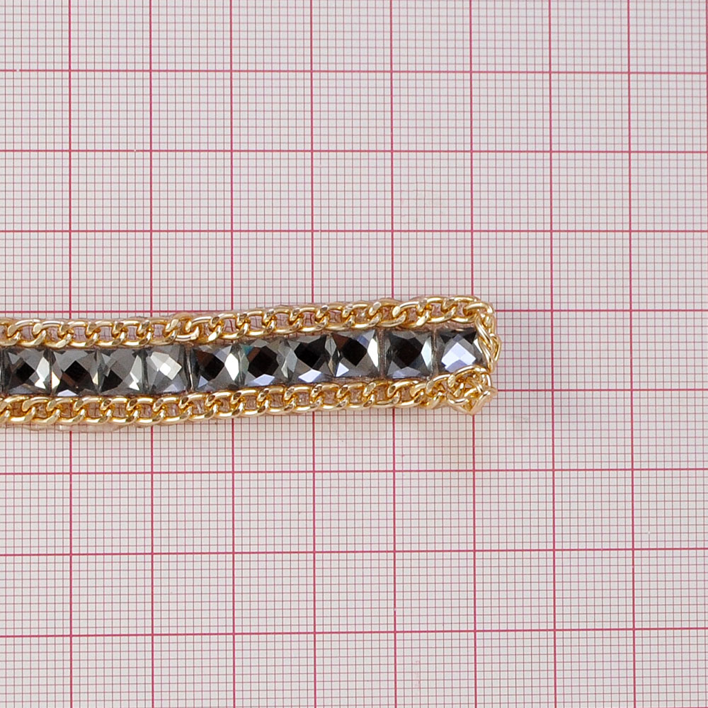 Тесьма стразы клеевые, серые прозрачные квадратные камни 6мм, цепи GOLD, ярд. Тесьма из страз