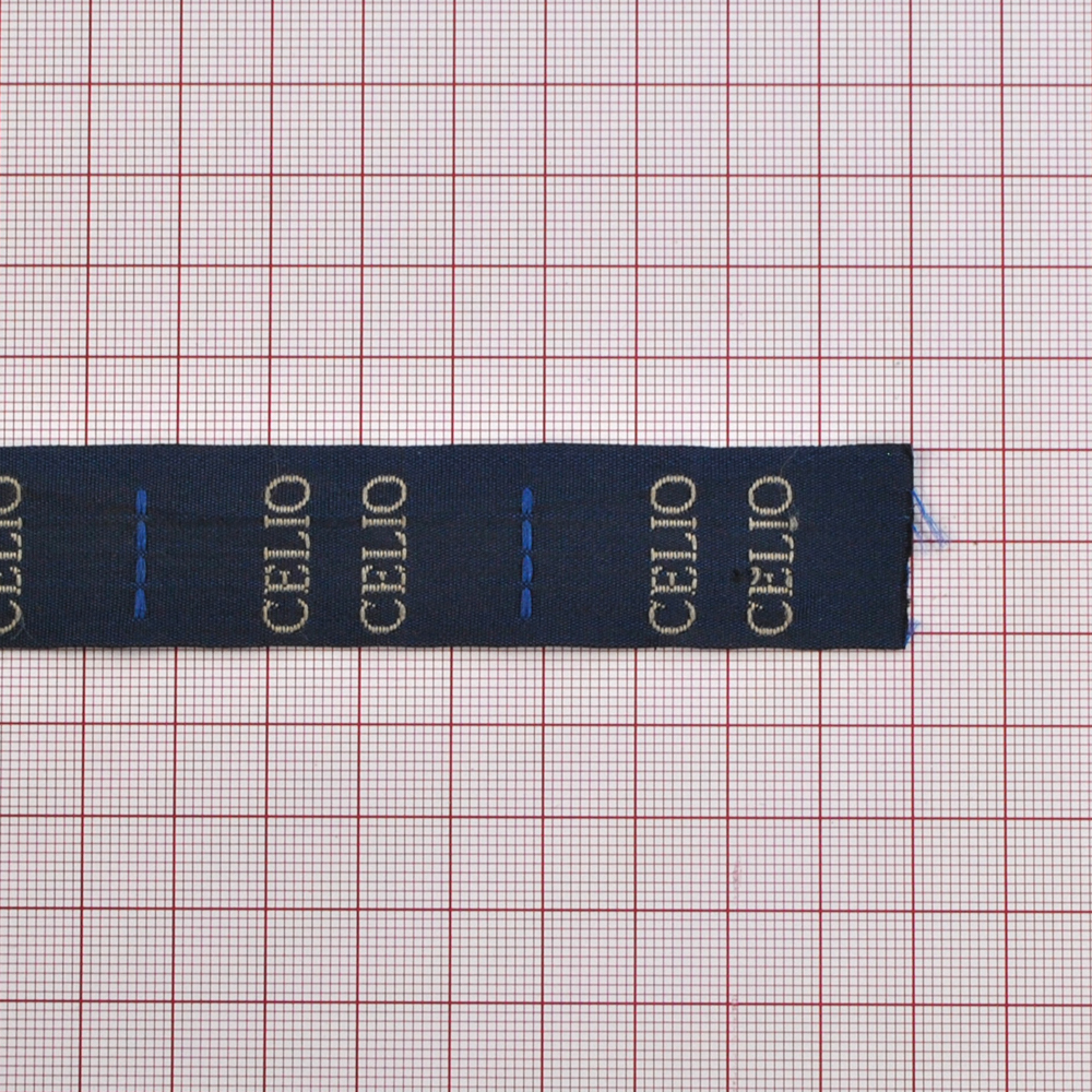 Этикетка тканевая вышитая Celio. Вышивка / этикетка тканевая