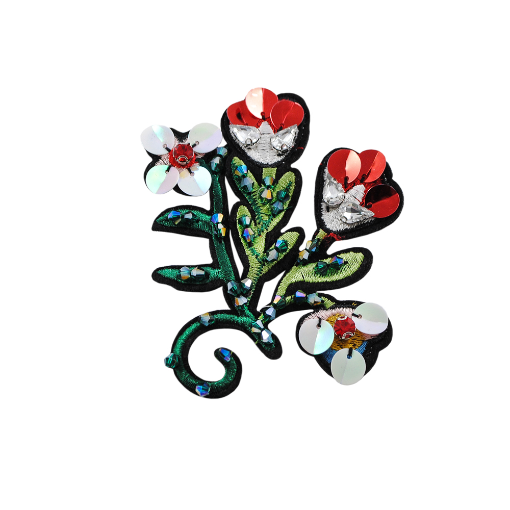 Аппликация клеевая вышитая Цветы с пайетками 90*100мм, зеленый, красный, белый, цветные пайетки, цветные камни. Аппликации клеевые Вышивка