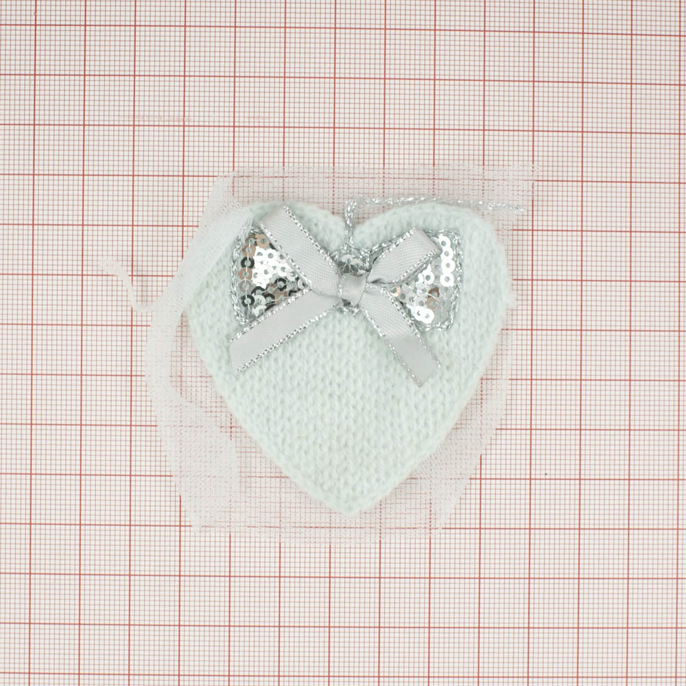Аппликация вязаная пришивная Сердце и бант 7*6см голубой фон, серый бант. Аппликации Пришивные Кружевные Вязаные