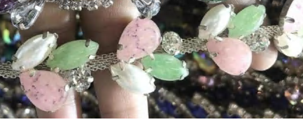 Тесьма из страз Лепестки, никель, перламутр, розовый, зеленый, ярд. Тесьма из страз